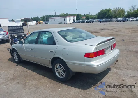 2001 Toyota Camry Ce z USA, uszkodzony, nr VIN 4T1BG22K61U087634